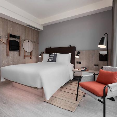 Hotel Moxy Taichung Extérieur photo