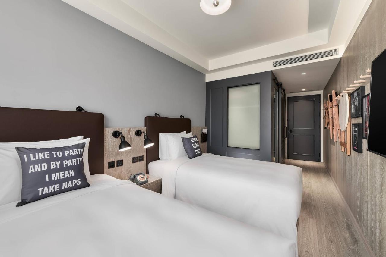 Hotel Moxy Taichung Extérieur photo